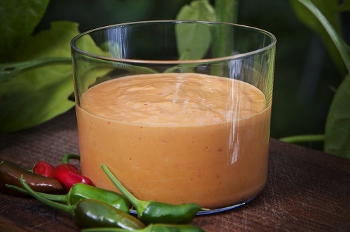 Röd kikärtsaioli med grillad paprika